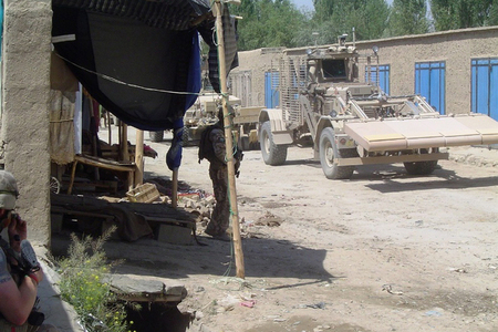 Speciální vozidla kontrolují afghánské silnice