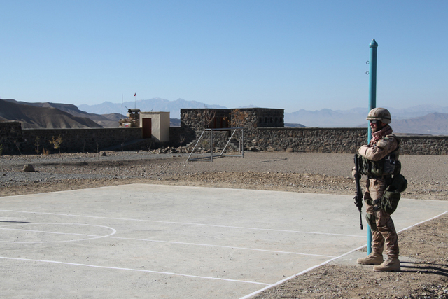 Volejbalové hřiště, jehož výstavbu finančně zabezpečila 8. jendotka PRT, slouží dětem v chlapecké škole v distriktu Khoshi od listopadu 2011