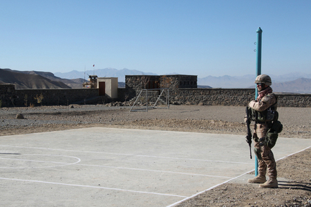 Volejbalové hřiště, jehož výstavbu finančně zabezpečila 8. jendotka PRT, slouží dětem v chlapecké škole v distriktu Khoshi od listopadu 2011