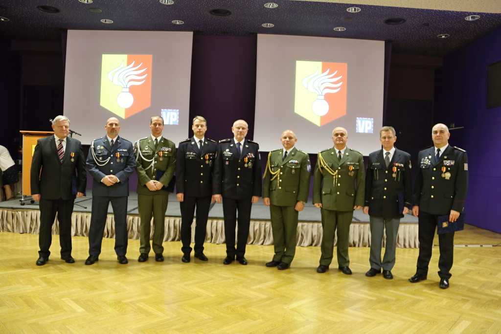 Vyznamenaní zvláštní hosté z řad policie a ostatních armádních útvarů