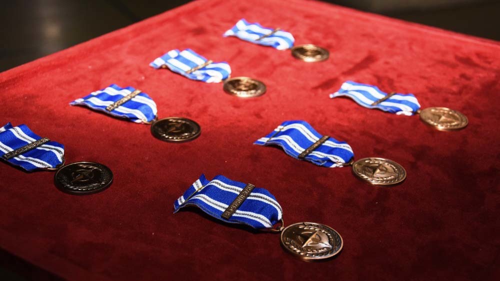 Vojáci obdrželi medaile Nato Non Article 5.