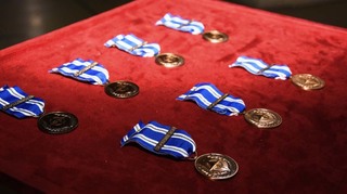 Vojáci obdrželi medaile Nato Non Article 5.