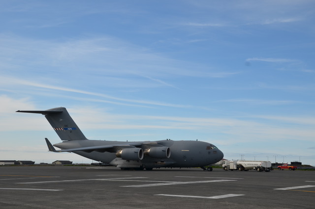Letouny C-17 Globemaster přepravily 50 tun materiálu na Island a zpět
