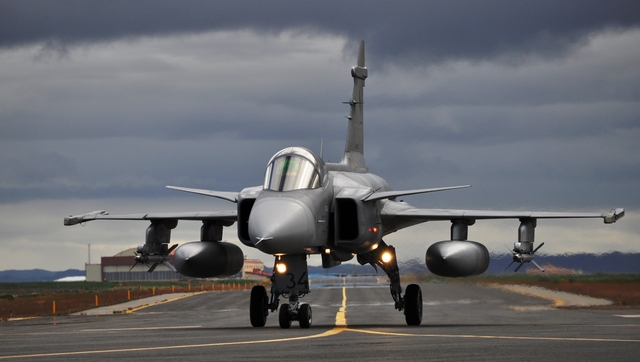 JAS-39 Gripen na islandském letišti