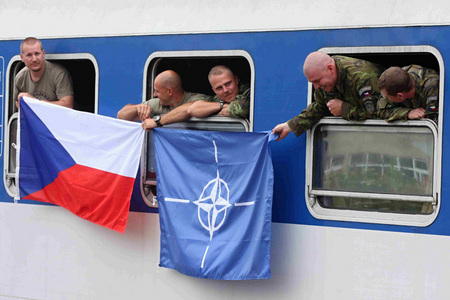 Česká armáda odchází z Kosova, první vlak s materiálem zamířil z Kosovské Mitrovice do České republiky