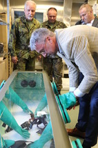 Ve výbavě mobilního týmu CBO Těchonín je i speciální box na převoz pacientů s vysoce nakažlivou nemocí