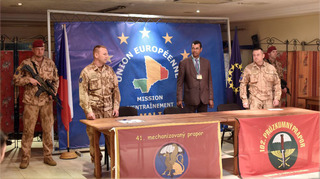 Ilustrační obrázek ke článkuV Bamaku nově chrání základnu velitelství mise EUTM prostějovští vojáci