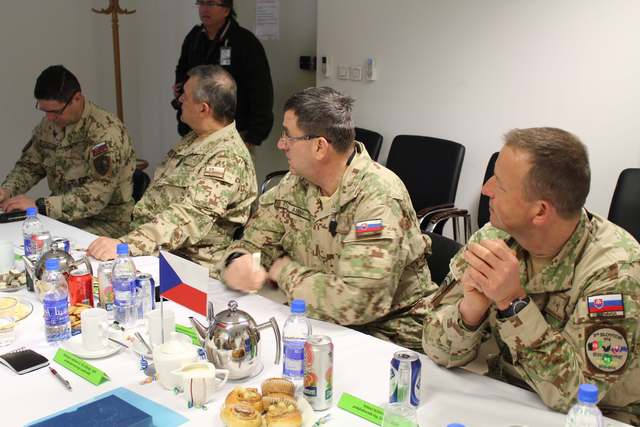 Zástupci Ozbrojených sil SR během jednání