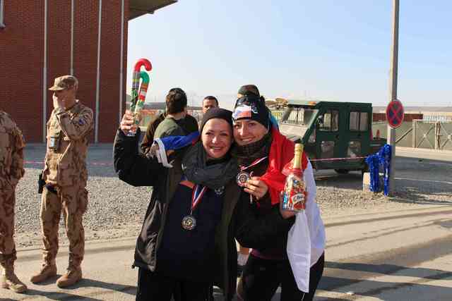 České medailistky des. Zdeňka Č. (vlevo) a npor. Barbora N.