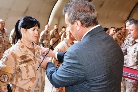 Vojáci v Kábulu oslavili státní svátek udělením medailí i sportovními soutěžemi