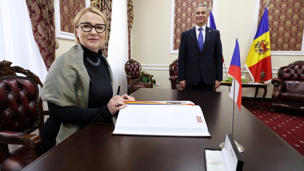 Minister Černochová discussed defence cooperation in Moldova, unveiled restored memorial