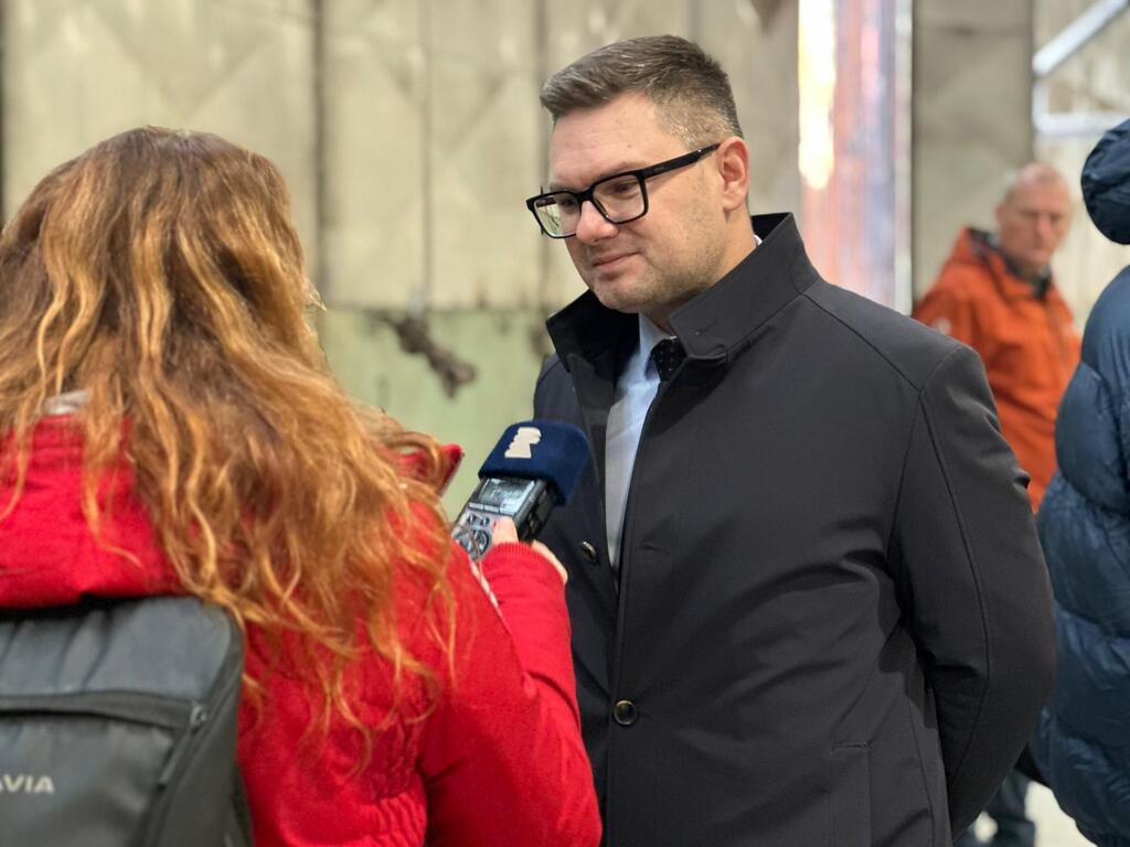 Výcvik pilotů vrtulníků bude Centrum leteckého výcviku LOM PRAHA provádět na přerovském letišti