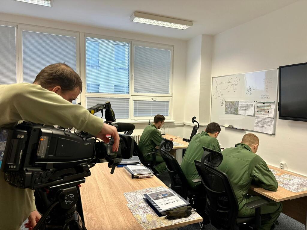 Výcvik pilotů vrtulníků bude Centrum leteckého výcviku LOM PRAHA provádět na přerovském letišti