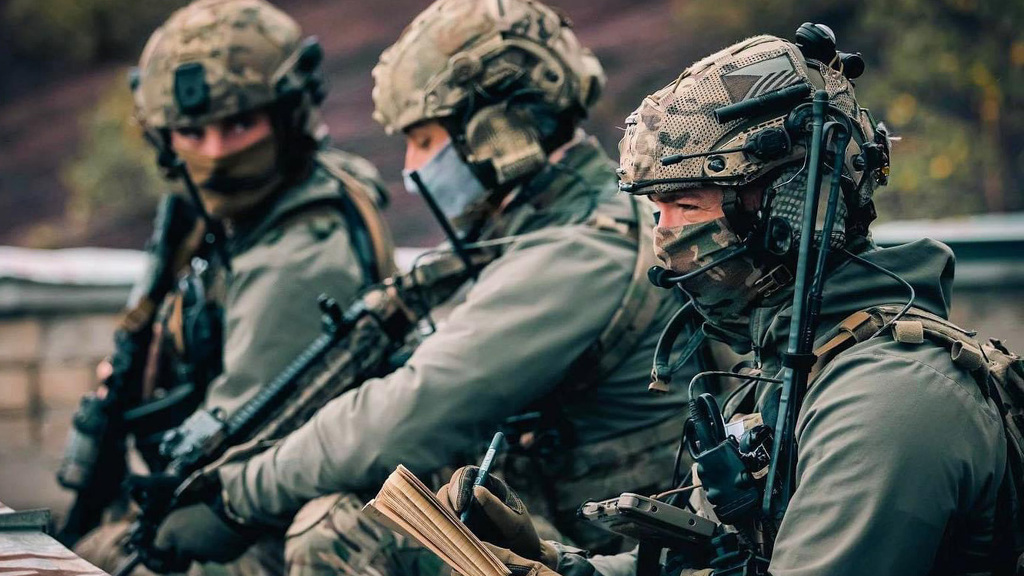 Eyes on the Ground: Joint Terminal Attack Controllers Guiding Air Power from the Front Lines