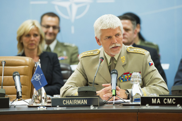 General Petr Pavel hovoří ke členům Vojenského výboru NATO