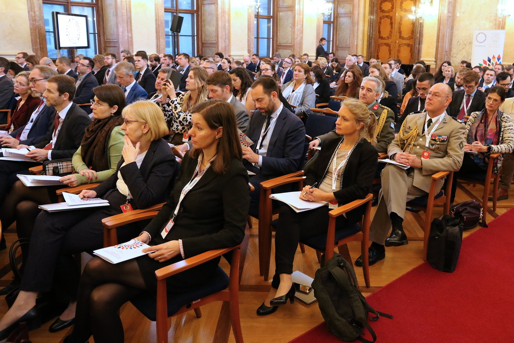 Konference Posilování odolnosti a čelení hybridnímu působení ve Valdštejnském paláci
