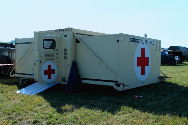 Společně s diváky mohl ministr shlédnou Mobilní operační sál Agentury vojenského zdravotnictví