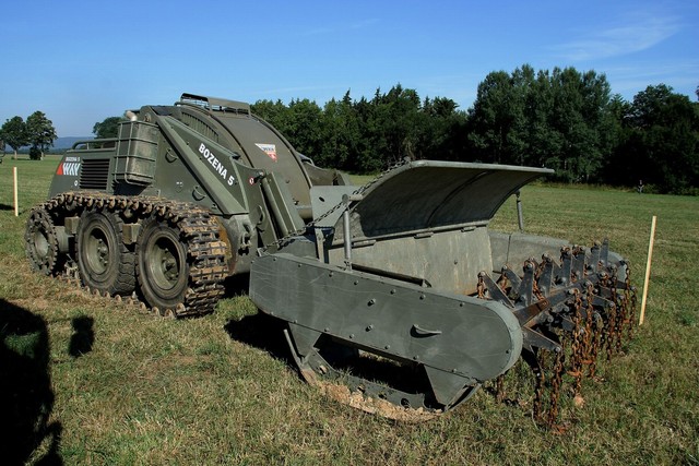 Veřejnosti se představil odminovací komplet Božena 5