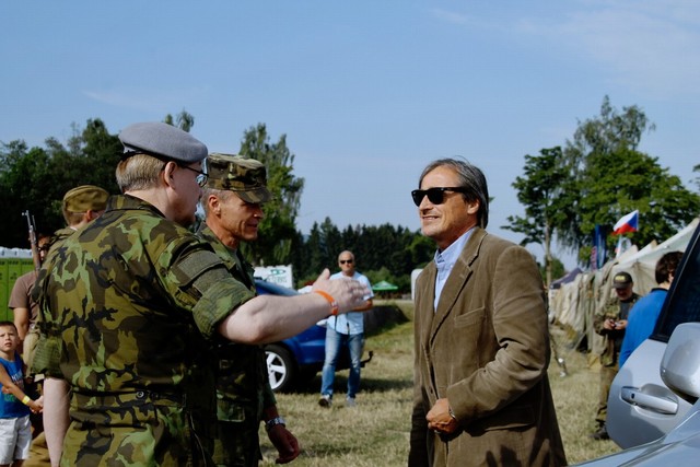 Ministra obrany Martina Stropnického na Cihelně přivítal ředitel SRPS MO brig. gen. Pavel Adam a zástupce ředitele Sekce podpory MO plk. Jaroslav Linhart