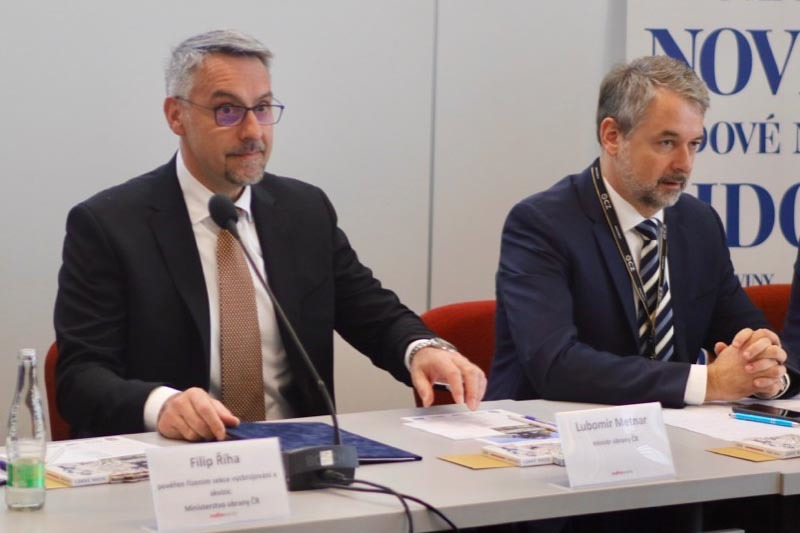 Ministr obrany Lubomír Metnar na odborné konferenci „Vyzbrojování a podpora rozvoje obranného průmyslu“