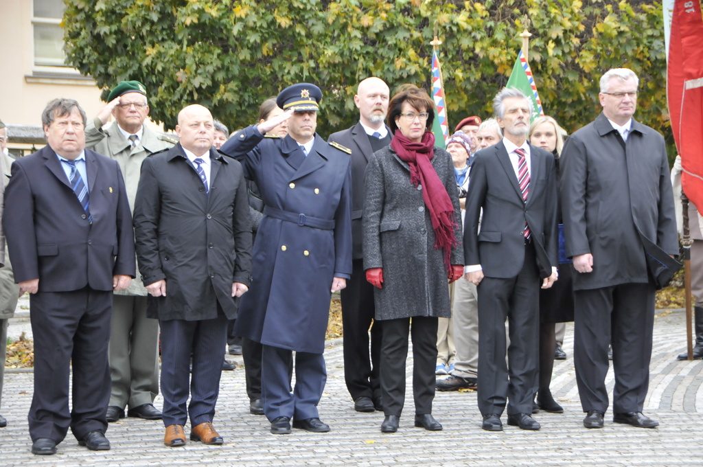 Pietního aktu u Pomníku čs. legionářů se zúčastnili: náměstkyně ministra obrany Alena Netolická, místopředseda Senátu PČR Ivo Bárek, velvyslanec Slovenské republiky v ČR Peter Weiss, brigádní generál Petr Hromek, člen Předsednictva Republikového výboru ČsOL Jiří Vlasák a další