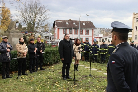 Krátkou zdravici pronesl na pietním aktu strakonický starosta Břetislav Hrdlička. 