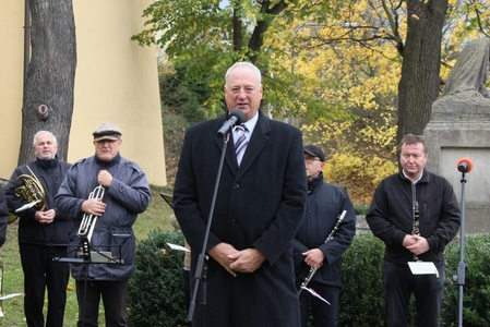 Významný okamžik v našich dějinách připomněl senátor Karel Kratochvíle. 