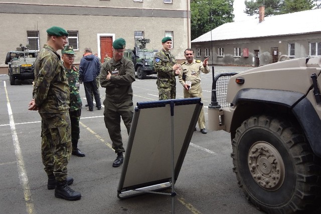 ukázka zbraní a techniky 2