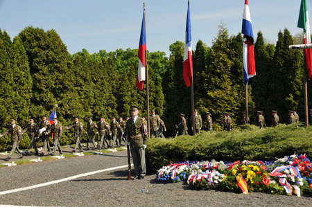 Čestné pohřebiště Ďáblického hřbitova 6. května 2011
