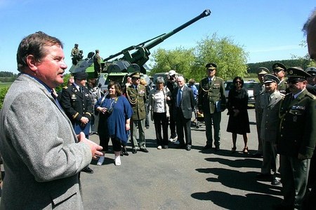 Starosta Milína Josef Nekl vítá účastníky pietní vzpomínky 