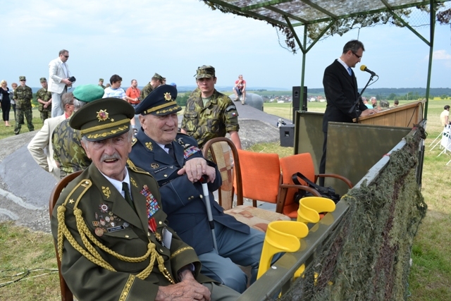 Váleční veteráni, generálové Končický a Škarvada