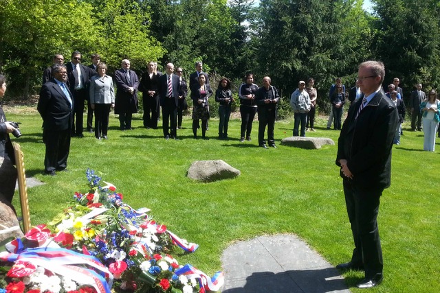 Památku romských obětí holocaustu uctil za resort obrany státní tajemník MO Daniel Koštoval 