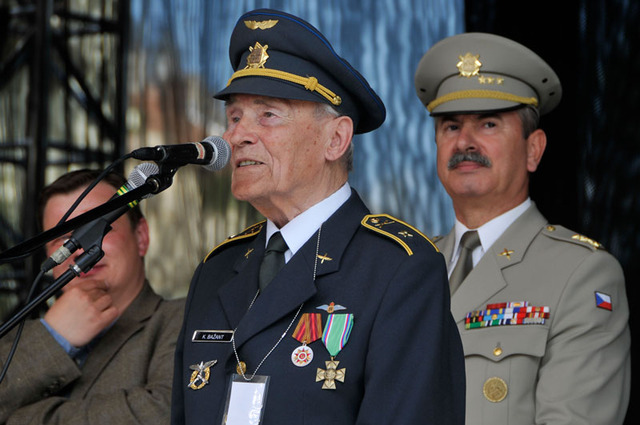 "My jsme zvítězili!" prohlásil veterán major Karel Bažant, když vyprávěl svůj krátký příběh z doby Pražského povstání