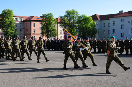 Moderní Univerzita obrany podporuje efektivní a plně profesionální armádu