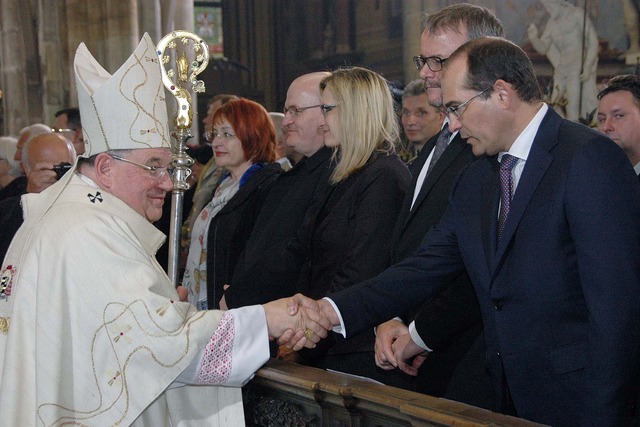 Resort obrany zastupoval první náměstek ministra obrany - náměstek pro řízení sekce vyzbrojování a akvizic MO Jiří Borovec