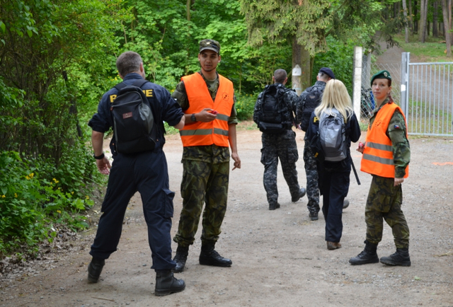  Skupinka PČR právě prošla kontrolním bodem, kterých bylo na tratích několik