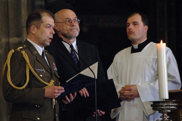 Téma bohoslužby uvedli historici Jan Stříbrný a plukovník Eduard Stehlík, kteří přiblížili dobu druhé světové války a zejména odboj. 
