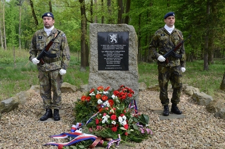 V rámci 71. výročí výsadku Spelter byl udělen odznak výsadkáře