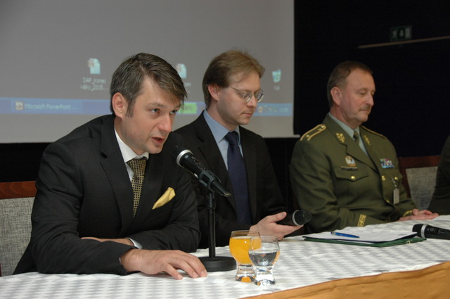 Konferenci úvodním slovem zahájil náměstek ministra obrany Jakub Landovský