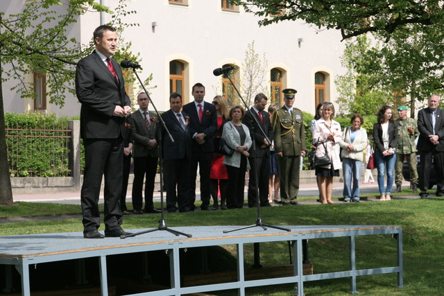 Během vzpomínkové akce na Štefánikově náměstí promluvil hejtman Libereckého kraje Martin Půta. 
