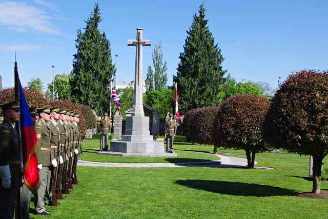 Pietní akt na Olšanech