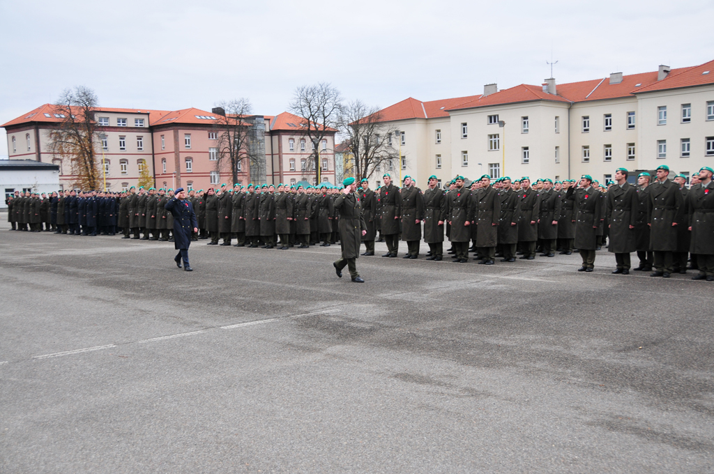 Rektor-velitel OU brigádní generál Bohuslav Přikryl během přehlídky nastoupených jednotek