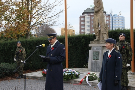 Vojenský kaplan kapitán Michal Balek přednesl modlitbu za padlé a zemřelé. 