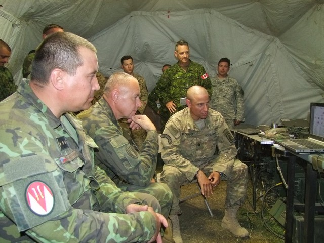  Plukovníci Kopecký a Lipka s velitelem amerického praporu