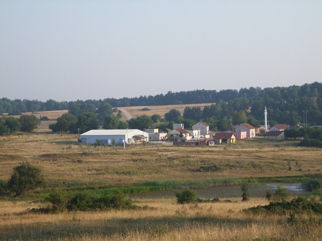  Vesnice, která se zanedlouho stane objektem útoku mechanizované roty