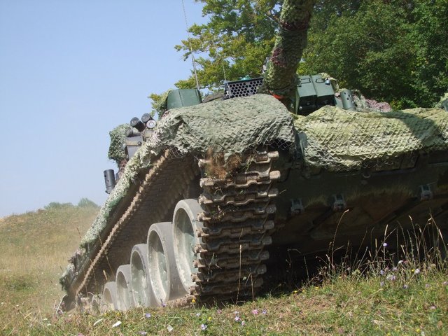  Pásová vozidla si hravě poradí s členitým terénem