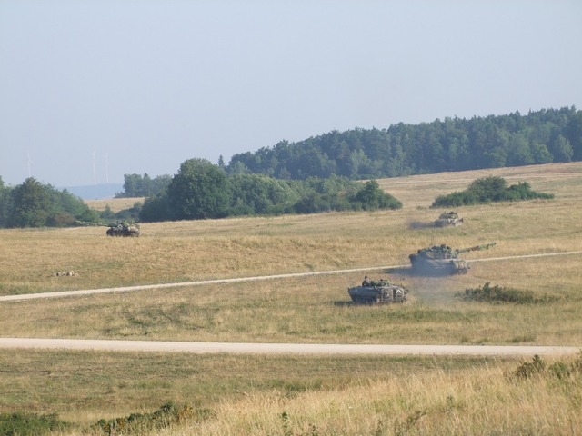  Tanková jednotka se rozvinuje do útočné sestavy