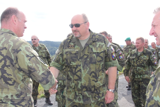  Přijetí velitele pozemních sil generálmajora Jána Gurníka na cvičišti Velká Střelná