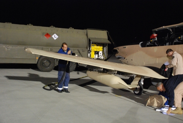 Po přistání bylo zabezpečeno dotankování paliva