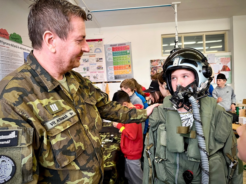  Gripeny střeží vzdušný prostor 24 hodin denně, 7 dní v týdnů.